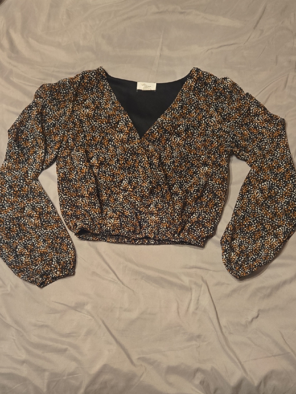 Japna Black Floral Long Sleeve Cropped V-Neck Top